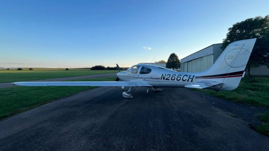 Cirrus SR22T sur le tarmac
